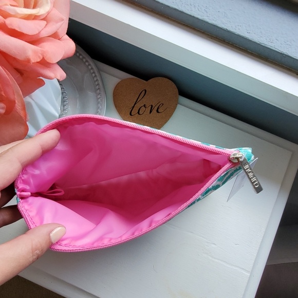 NWT Clinique makeup bag - Picture 2 of 2